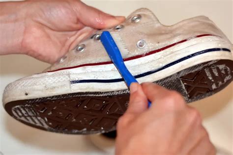 dirty soles|Easy Fix For Scuff Marks on White Soles.